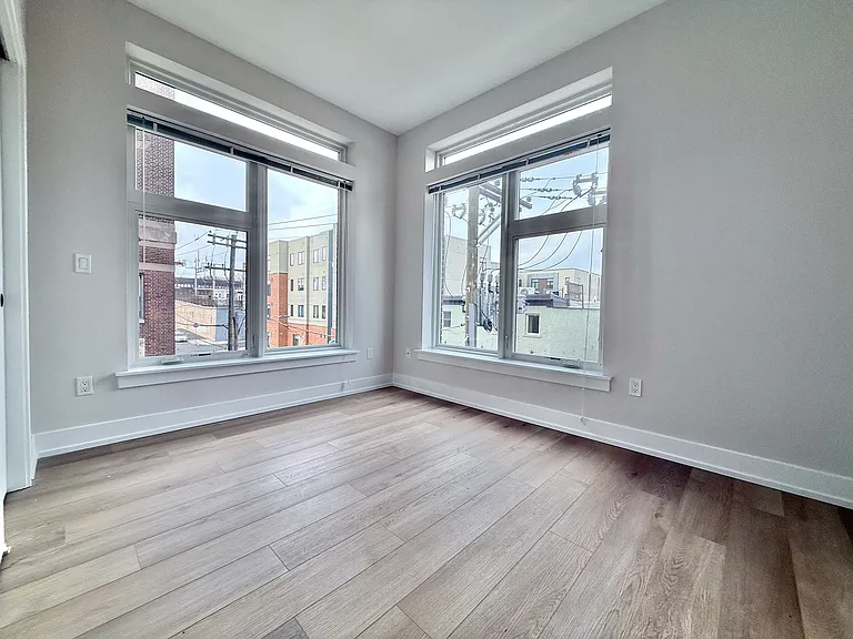 722 W Thompson St #207 — Photo 37