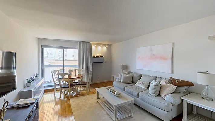 Rented by Compass | media 7