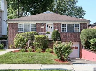 250 Tremont Ave, Fort Lee, NJ 07024