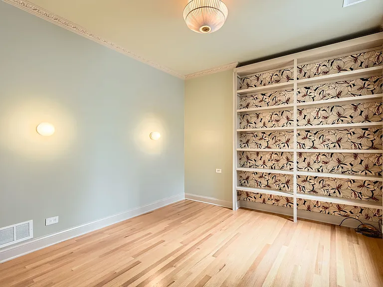 1242 W Winnemac Ave #G — Photo 8