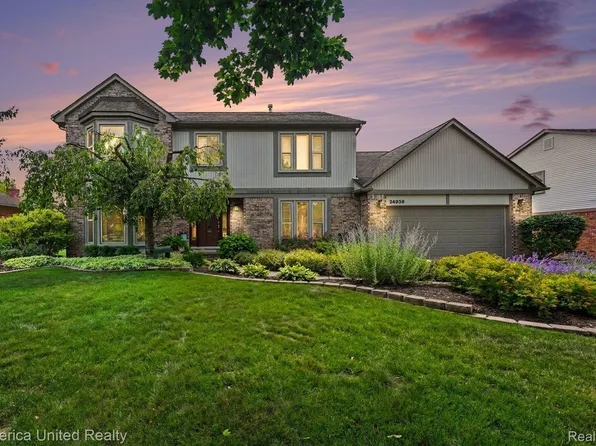 24938 White Plains Dr, Novi, MI 48374