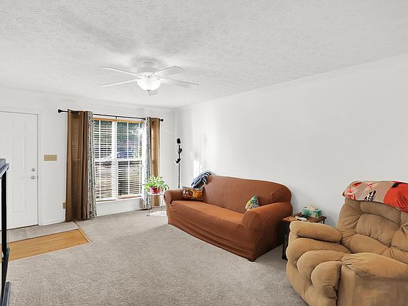 4th image of 18569 Harvest Meadows Dr E