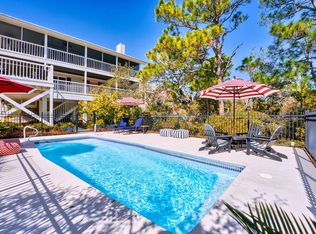1464 Bayberry Ln, Eastpoint, FL 32328