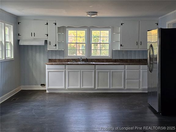 5th image of 209 Puritan St