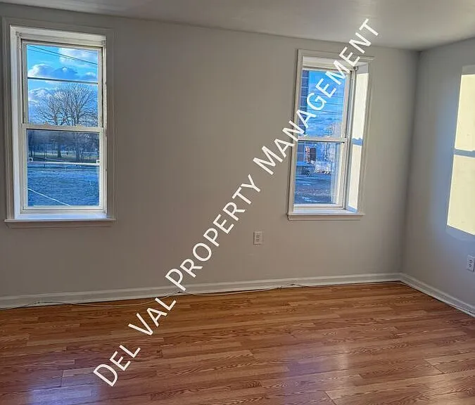 2427 N 10th St — Photo 8
