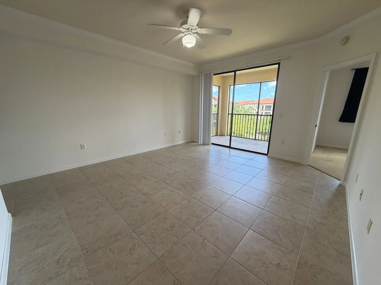 Annual Rental - Positano Place - Unfurnished 1 Bed/1 Bath With Lake View And New Appliances! — Photo 3