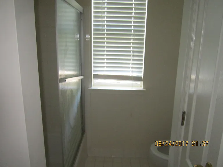 10026 Edgewater Ter — Photo 16