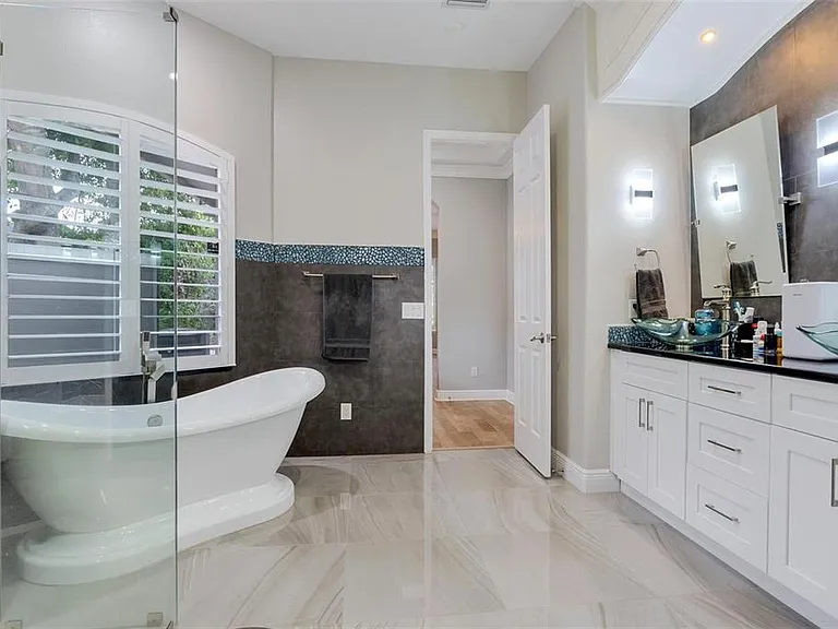 8629 Great Cove Dr — Photo 16