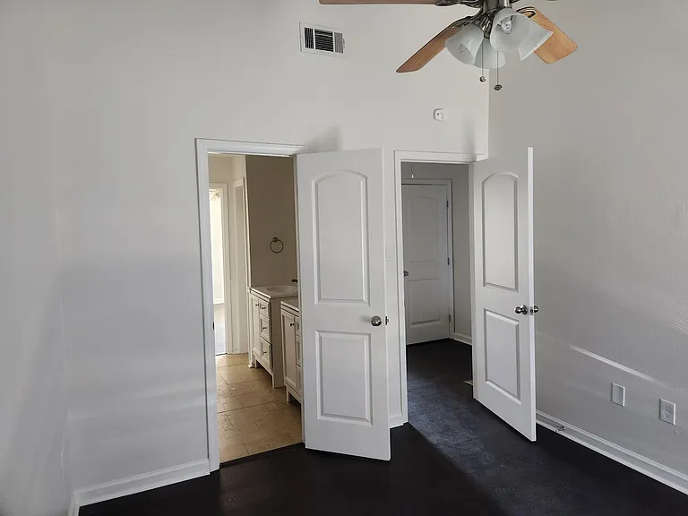 434 Longwood Ct #D — Photo 12