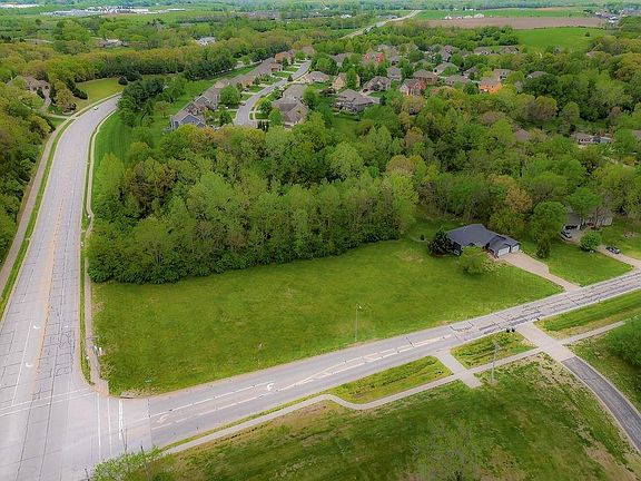 2nd image of 3647 Tonganoxie Dr