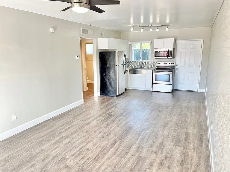 2726 E Glenrosa Ave #4 — Photo 15