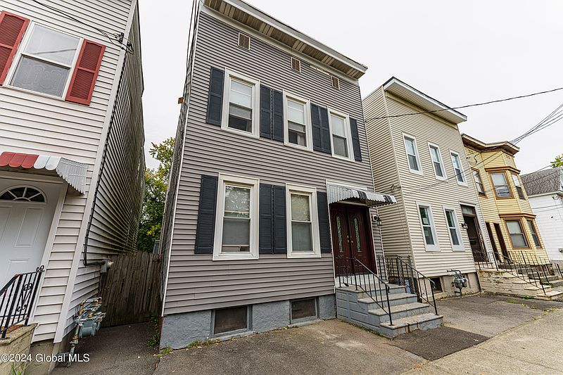 2nd image of 695 3rd Street