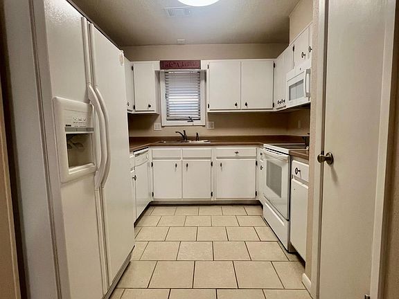 4th image of 2729 Greenbriar Dr