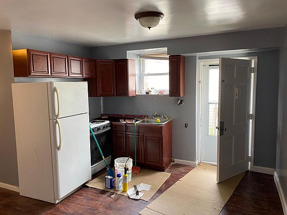 2nd image of 2451 Wilson Ave #1