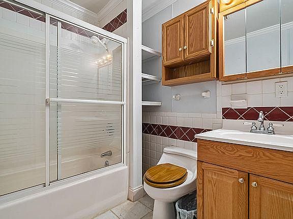 4th image of 4008 Sanford Dr