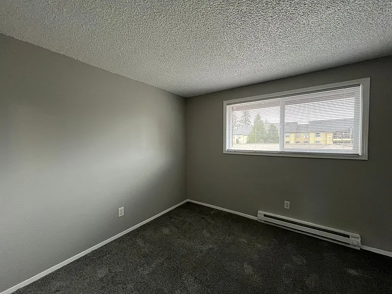 Surrey Square Apartments — Photo 33