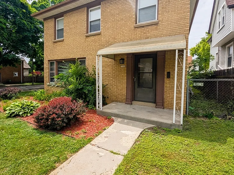 2759 S Howell Ave — Photo 9