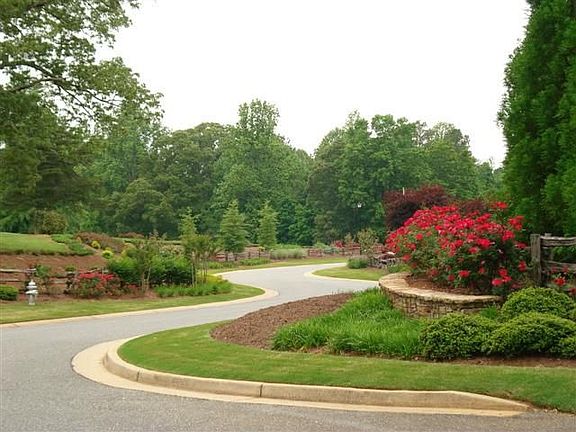 Rose Ridge is an estate home community of custom built upscale homes