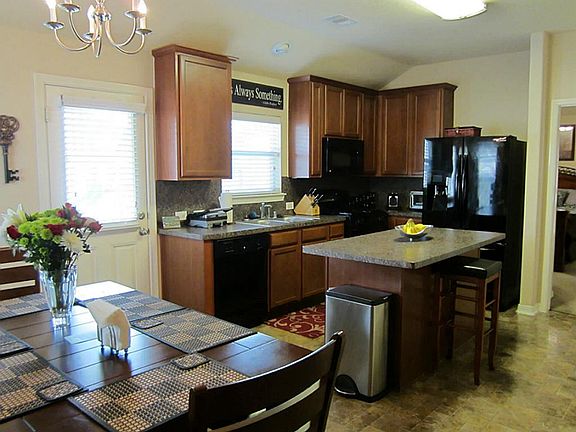 5th image of 7011 Crescent Moon Dr