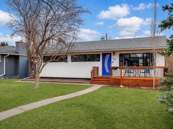 26 W Galway Cres SW, Calgary, AB T3E 4Y3