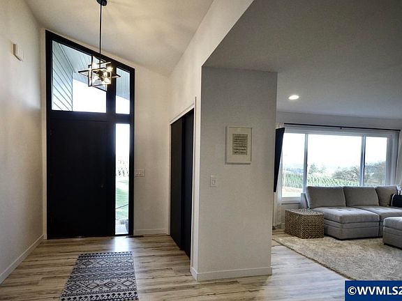 5th image of 10854 Summit Loop SE