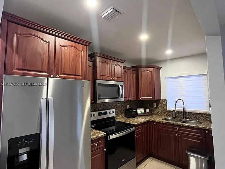 4533 SW 143rd Pl — Photo 5