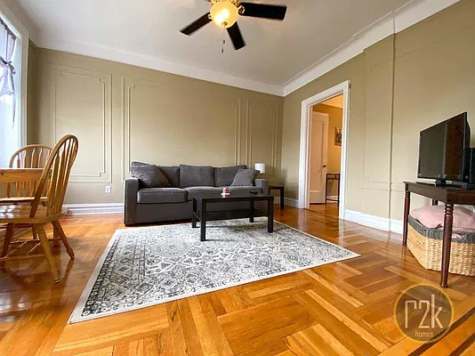 Rented by Realty 2000 Corp | media 27