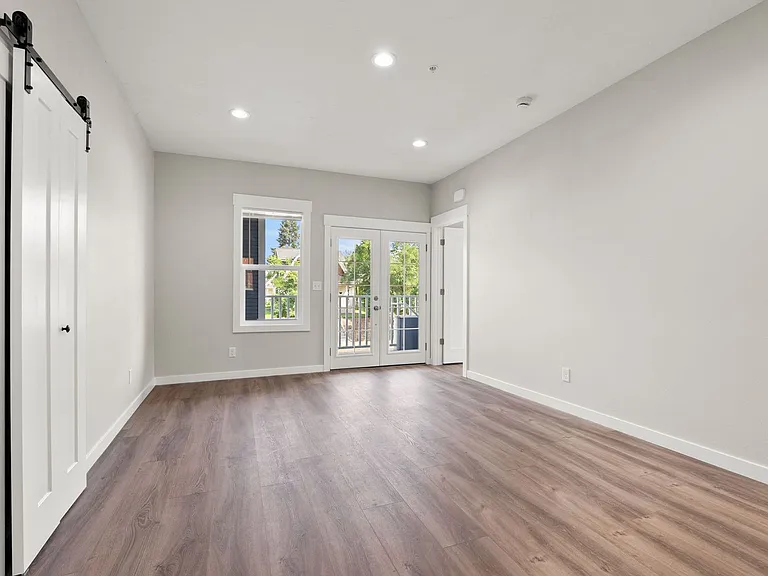 717 W Spofford Ave — Photo 19