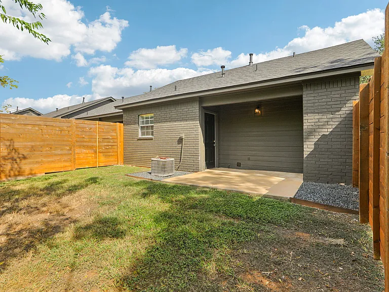 One Bedroom Back Yard