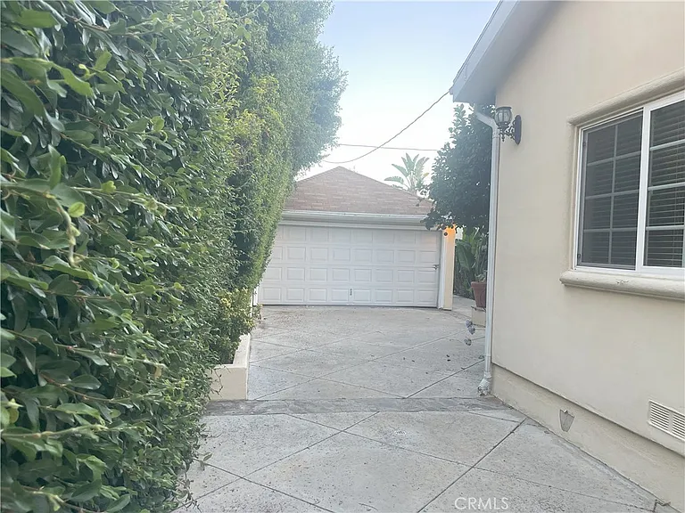 14320 Hortense St — Photo 19
