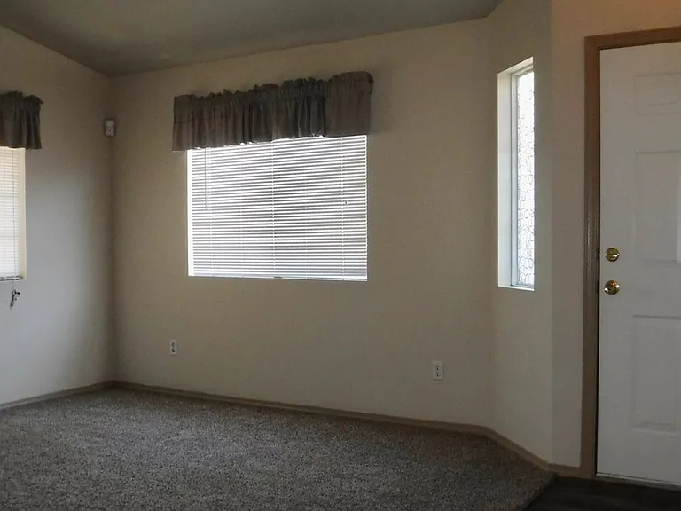 10648 Shooting Star St NW — Photo 3