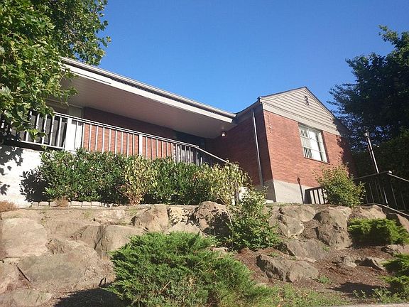 3rd image of 2621 Thorndyke Ave W