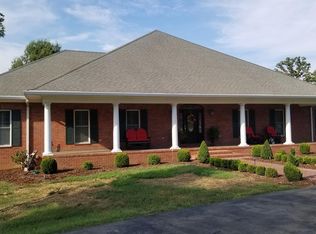 1325 Shallow Lake Cir, Hopkinsville, KY 42240