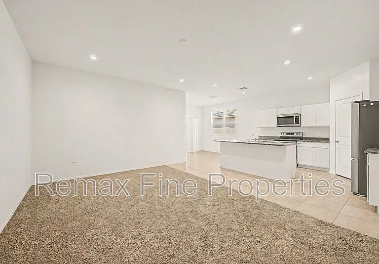 1566 E Fletcher Dr — Photo 4