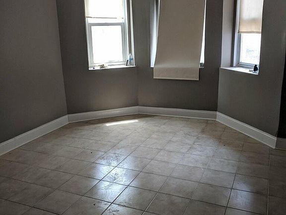 5th image of 715 Rosewood St