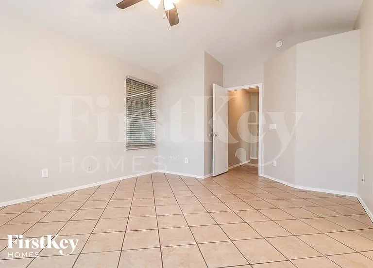 7356 W Crest Ln — Photo 9