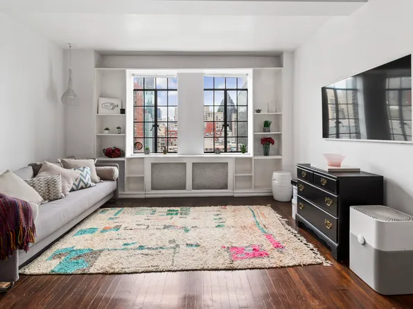 320 East 42nd Street image 1 of 11