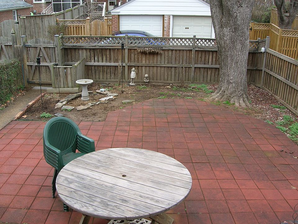 Relaxing back yard