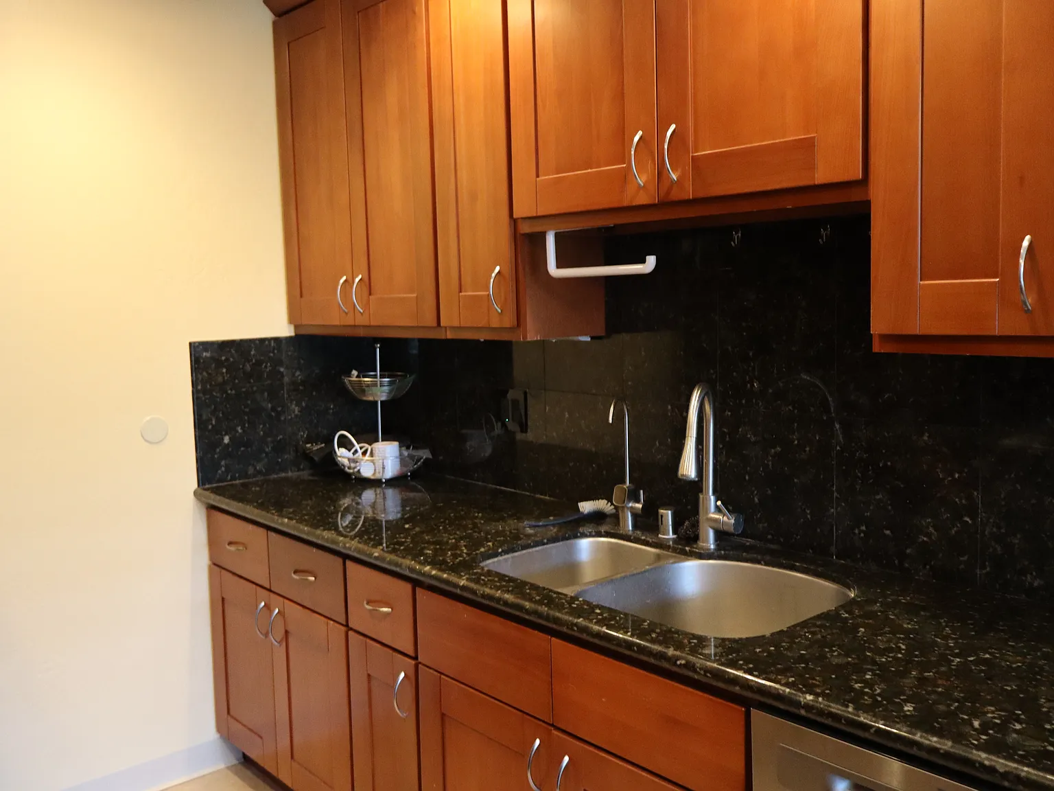 2 bed, 840 sqft, $2,995 — Photo 3