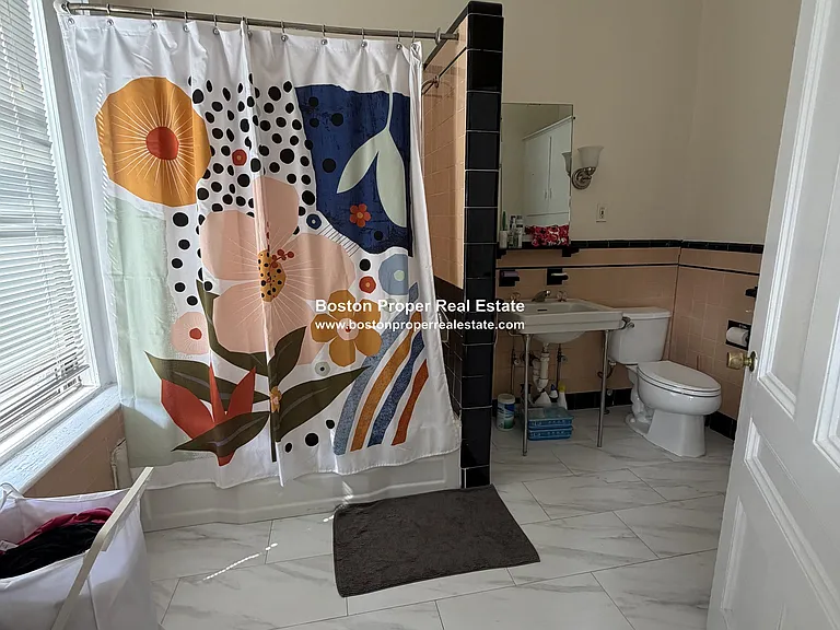 337 Beacon St #7 — Photo 3