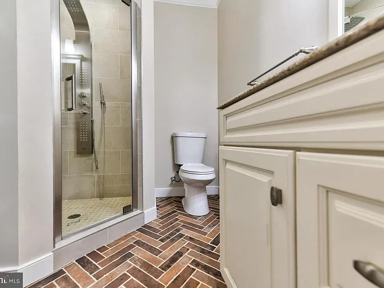 59 R St NE #2 — Photo 11