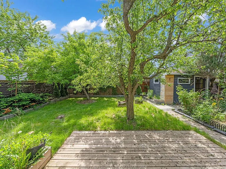 2823 Garvey Cres — Photo 47