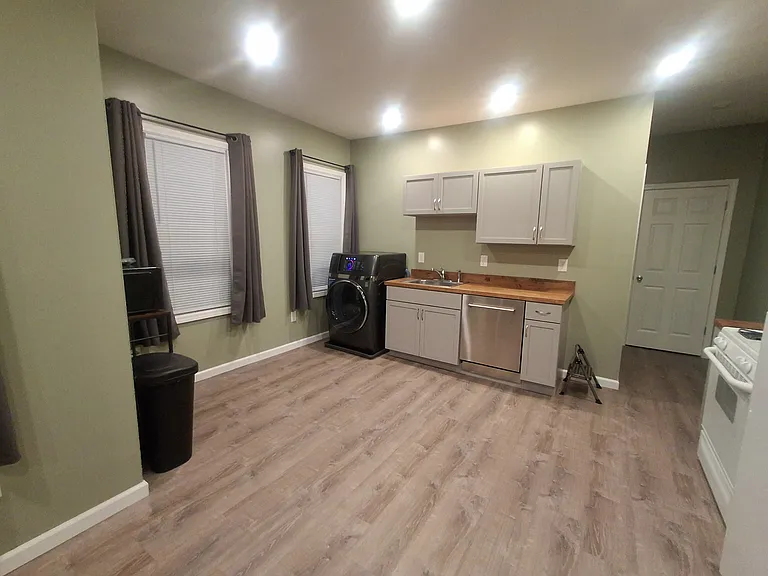 123 John St #2 — Photo 38