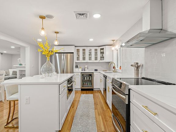 3rd image of 21 Hazelmoor Rd