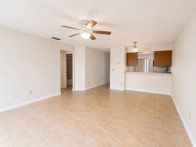 172 Reserve Cir #100 — Photo 3