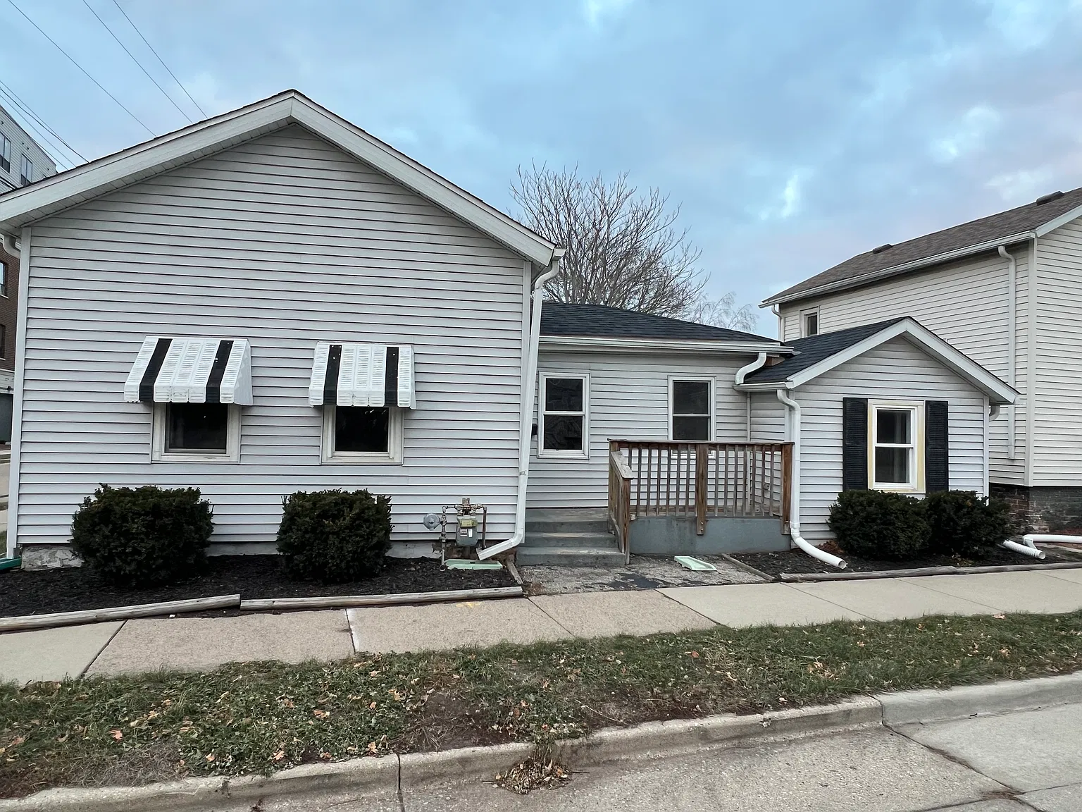 322 59th Pl — Photo 2