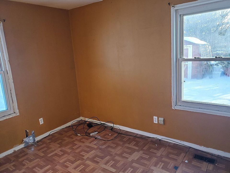2nd image of 10 Eastview Dr