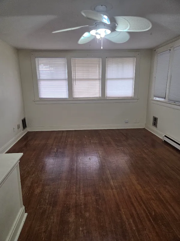 Large 1 BR Riverside Duplex — Photo 2