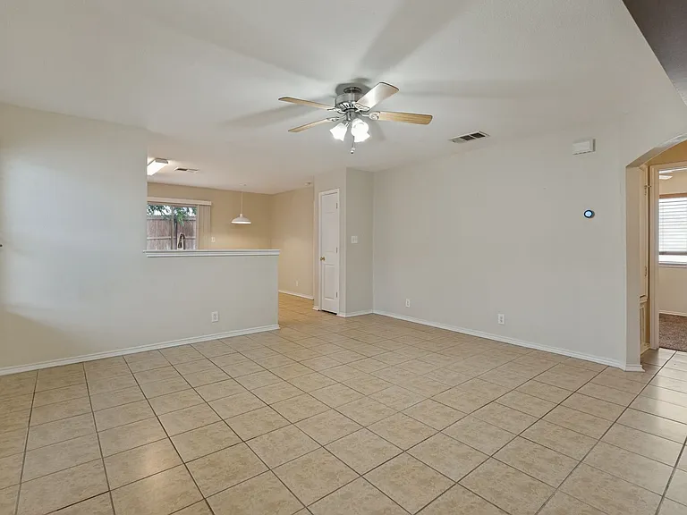 15918 Gino Park — Photo 7
