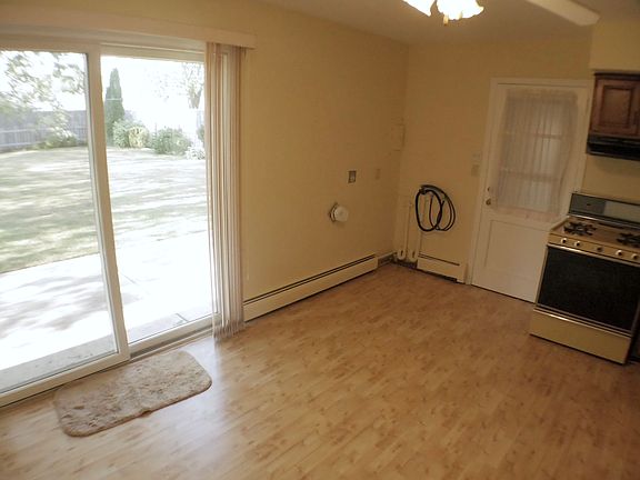 4th image of 167 Riverdale Dr